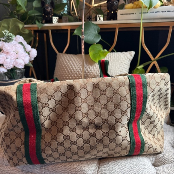 Gucci duffle travel/gym bag *PRICE is FIRM - Picture 12 of 16